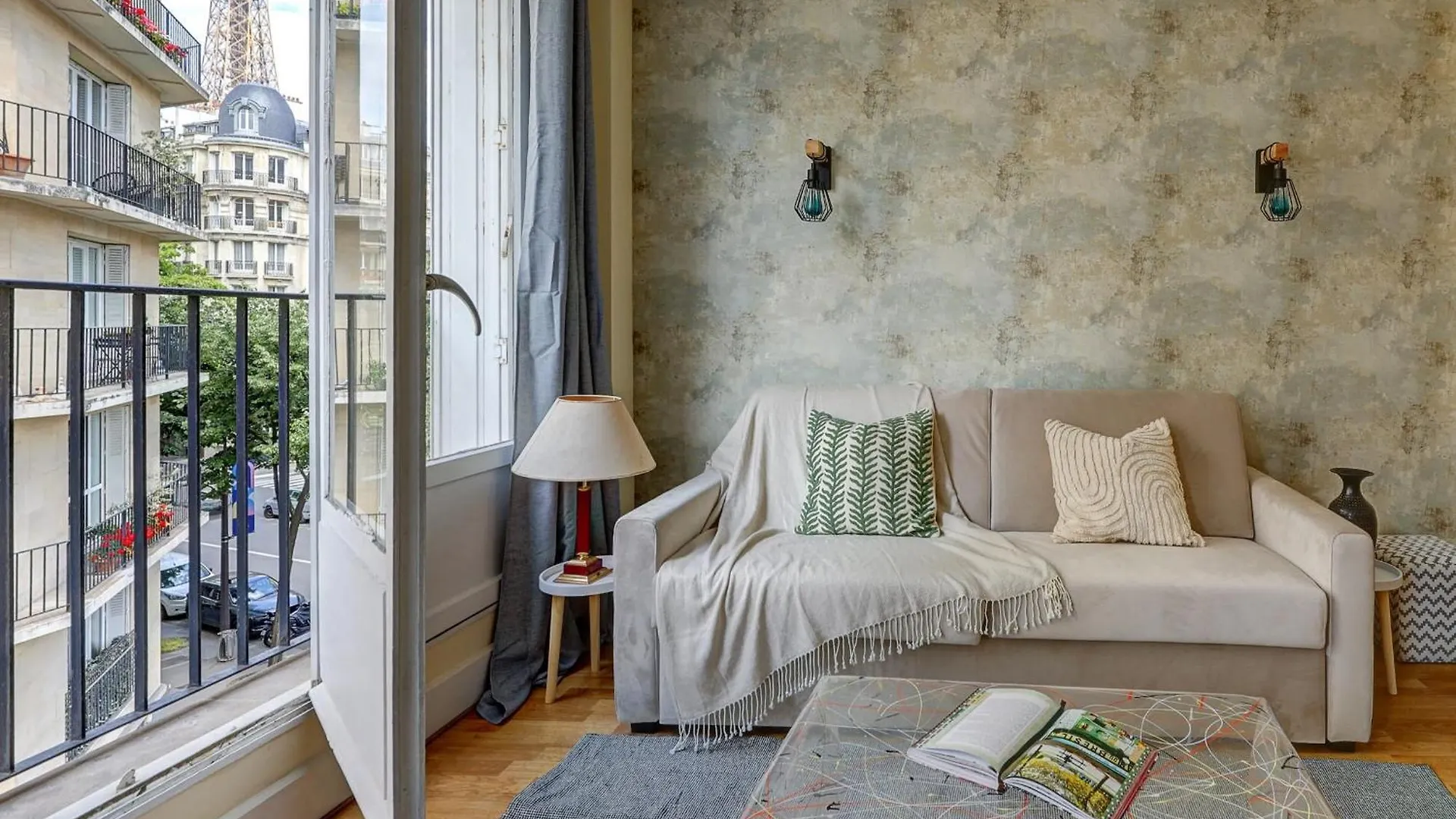 Champ De Mars & Eiffel Tower - 1br - Cityapartmentstay Apartment Paris