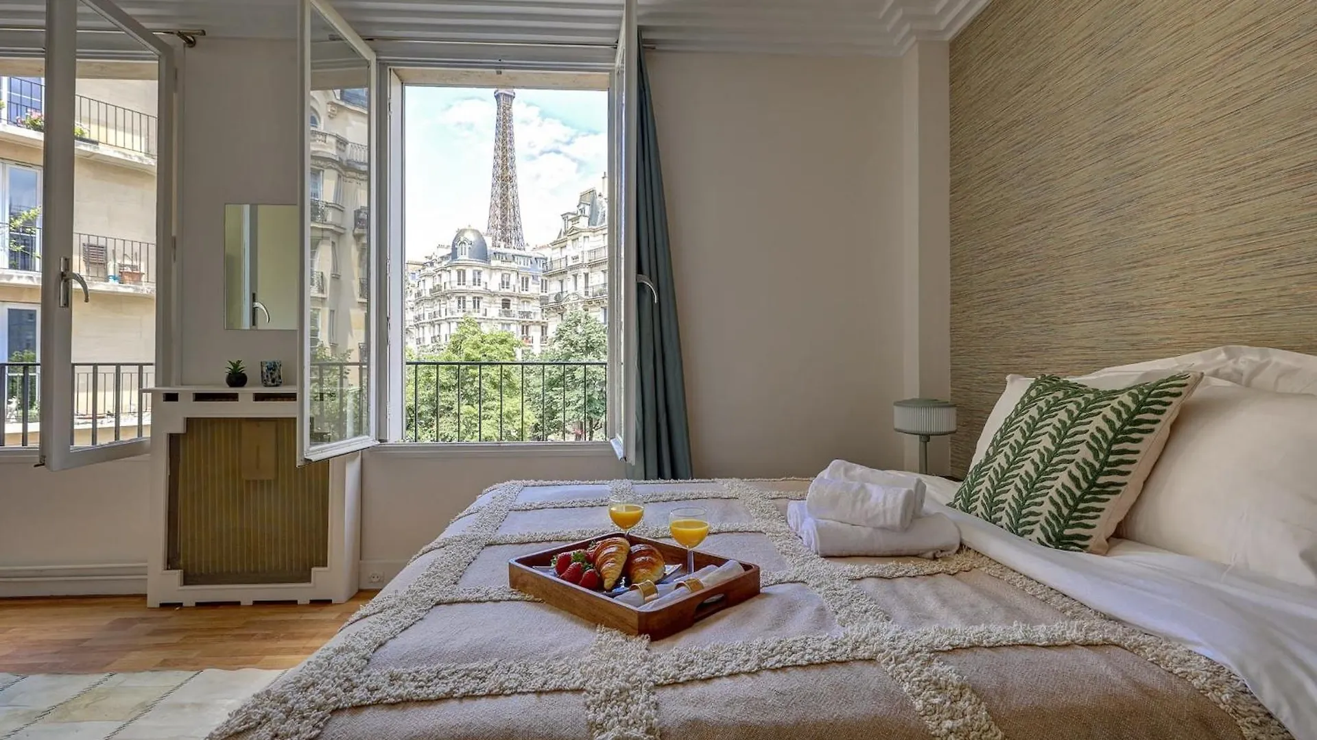 Champ De Mars & Eiffel Tower - 1br - Cityapartmentstay